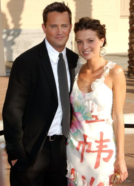 Qui a partagé la plus longue histoire d'amour avec Matthew Perry ?