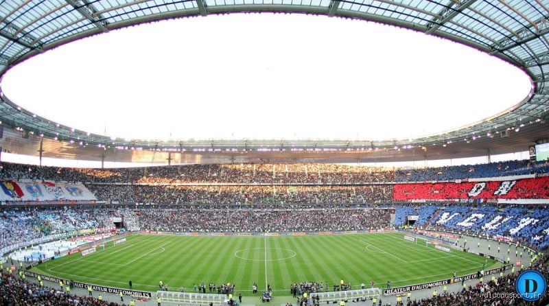 Qui a inauguré le Stade de France ?