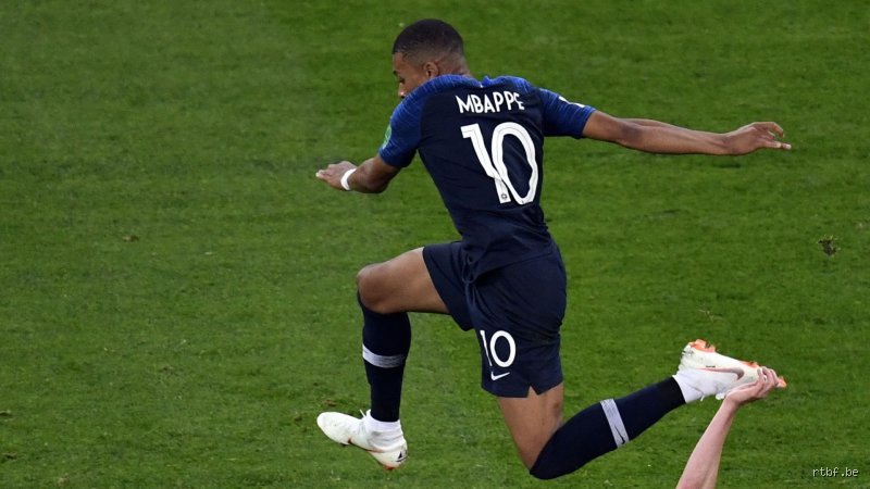 Qui a marqué 3 buts en Coupe du monde ?