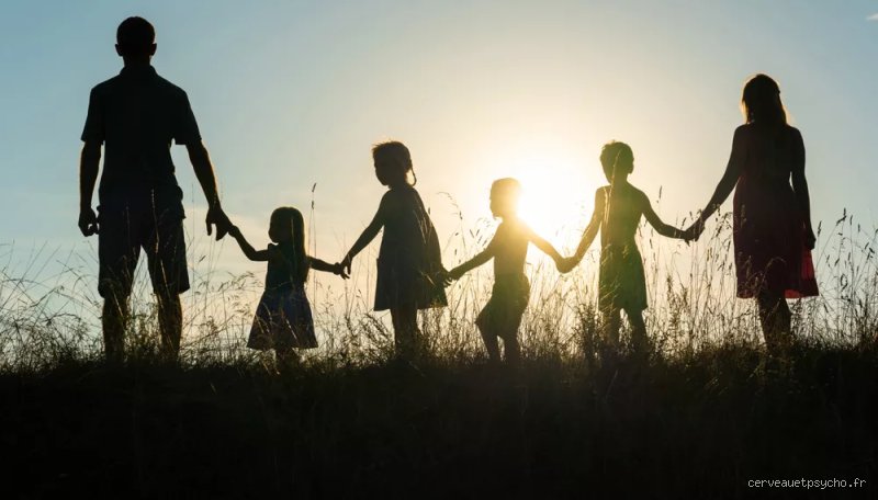 Quel est l'enfant généralement préféré ? Enquête sur un tabou parental universel qui bouscule nos certitudes familiales