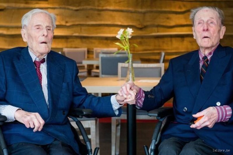 Quel jumeau est le plus âgé entre la naissance et la conception selon la science moderne ?