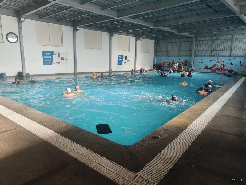 Peut-on nager 4 heures après avoir été dans une piscine électrifiée (reddit) : le guide complet sur les risques résiduels