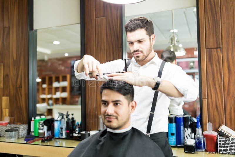 Quel est le masculin de coiffeuse ? Démêlons le vrai du faux sur ce mot et la profession