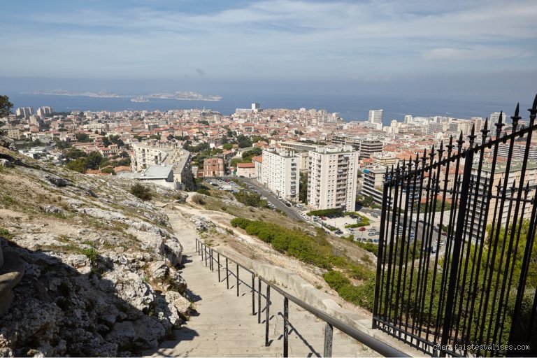 Où sortir à la Plaine Marseille : Le guide honnête pour une soirée réussie