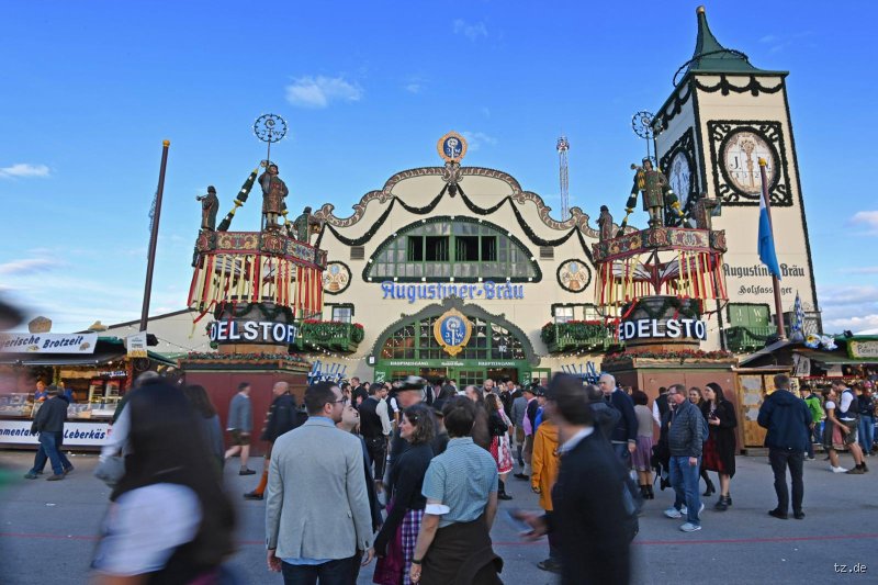 Wie groß sind die Wiesn Zelte?