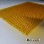 Est-ce que le polycarbonate jaunit au soleil ?