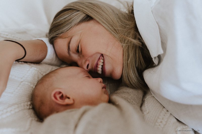 Wann fangen Babys an zu schmusen? Ein Blick auf die süßen Momente