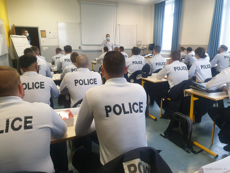 Quel âge faut-il pour entrer à l'école de police ? Découvrez les réponses