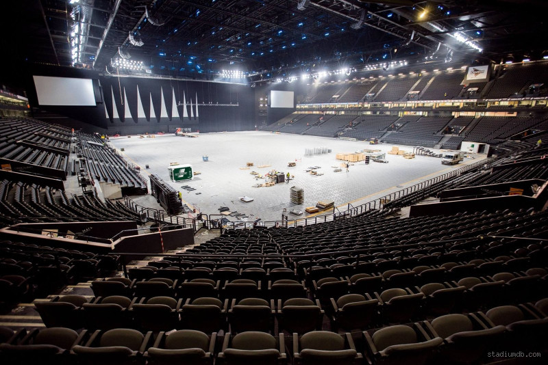 Quel est l'ancien nom de la U Arena ?