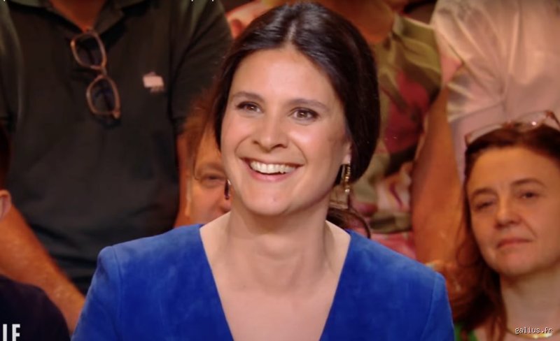 Quel est le salaire d'Apolline de Malherbe ?