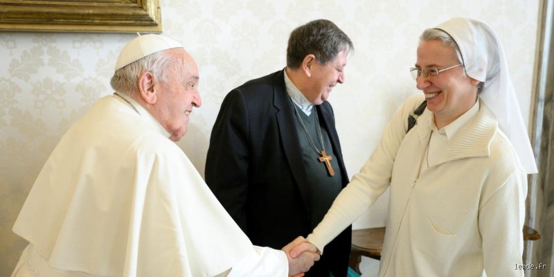 Qui est la femme la plus puissante de l'Église catholique ? Enquête au cœur des rouages du Vatican