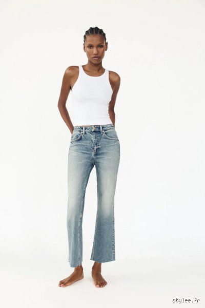Comment porter un jean flare cropped sans faire d'erreur de proportion ?