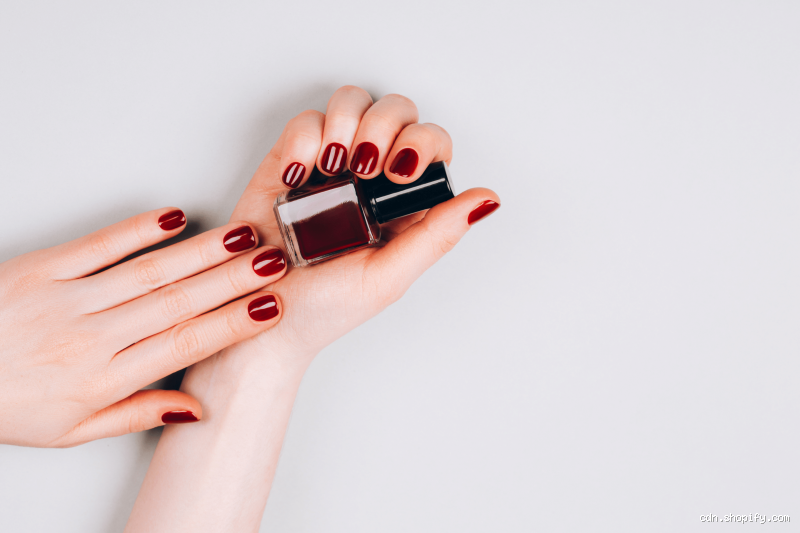 Quelle couleur de vernis choisir pour être élégante et raffinée ?