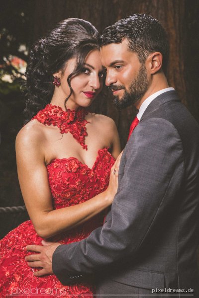 Was bedeutet ein rotes Kleid auf einer türkischen Hochzeit?