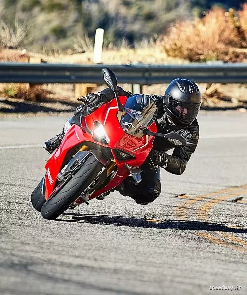 Pourquoi Contre-braquer en moto ? Le secret de l'équilibre et de la trajectoire parfaite