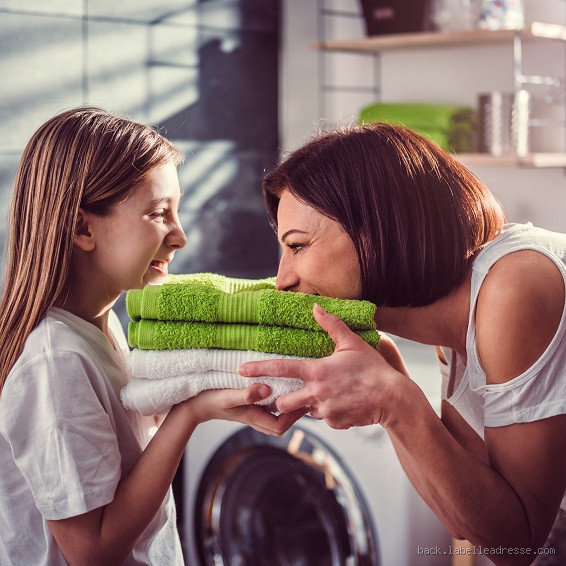 Comment faire sentir bon le linge sans adoucissant ? Découvrez les astuces naturelles !
