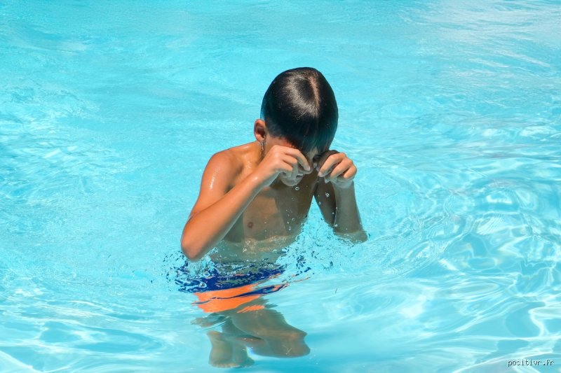 Est-ce que le chlore tue les algues ? La vérité sans filtre sur la désinfection de votre piscine