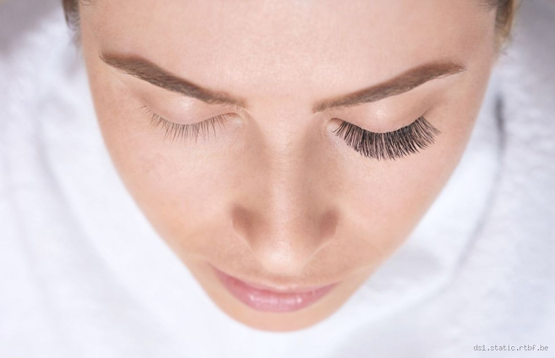Est-ce que les faux cils abîment les vrais cils ? Découvrez la vérité
