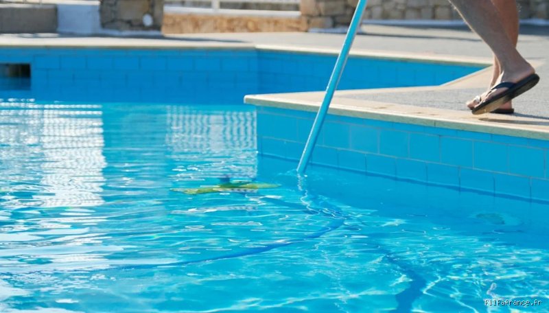 Où mettre le floculant piscine : le guide expert pour ne plus jamais se tromper de compartiment