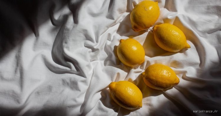 Pourquoi mettre un citron à côté de son tel la nuit : les secrets d'un remède de grand-mère validé par la science