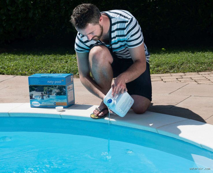 Quand dois-je ajouter du stabilisateur à ma piscine ? Le guide complet pour maîtriser l'acide cyanurique sans ruiner votre eau