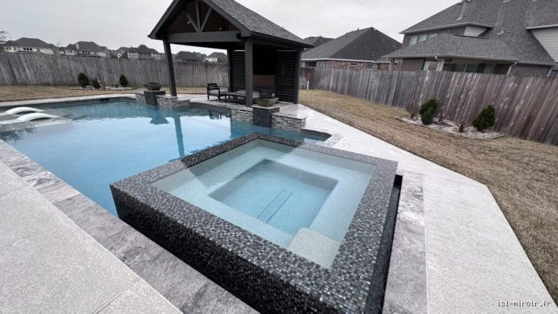 Que se passe-t-il si vous ajoutez trop de clarifiant à votre piscine : le guide complet pour éviter l’effet rebond et l’eau trouble