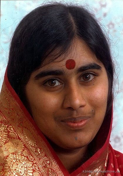 Warum haben die Inder einen roten Punkt auf der Stirn? Die verborgene Symbolik hinter dem Bindi
