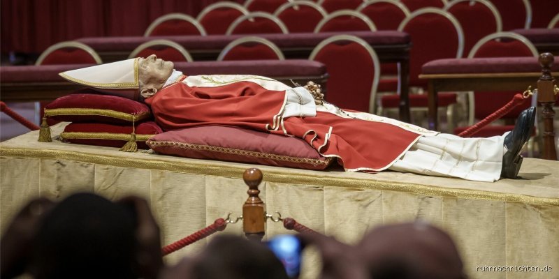 Warum ist der Papst offen aufgebahrt? Die Tradition hinter dem letzten Abschied