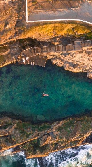 La plupart des gens peuvent-ils se maintenir à flot pendant 10 minutes sans aide ? La vérité brutale sur nos capacités aquatiques