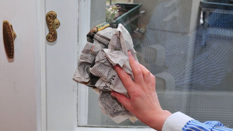 Kann man mit Zeitungspapier Fensterputzen? Tradition gegen moderne Technik