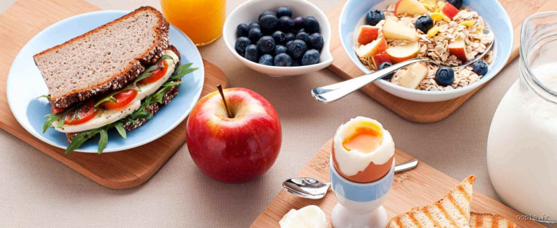 Comment manger sain au petit déjeuner ? Des astuces simples pour bien démarrer la journée