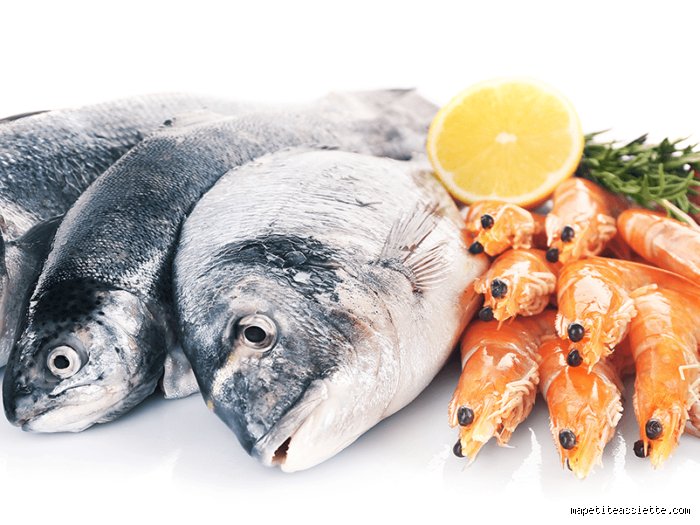 Quel poisson donner à mon bébé : le guide complet pour naviguer entre bienfaits nutritionnels et risques de métaux lourds
