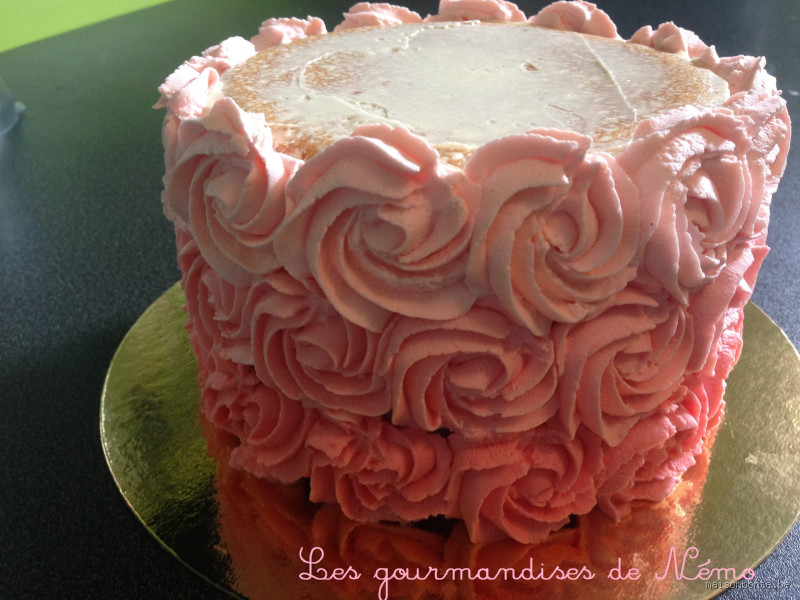 Quelle douille pour faire des roses en chantilly ? Découvrez le secret !