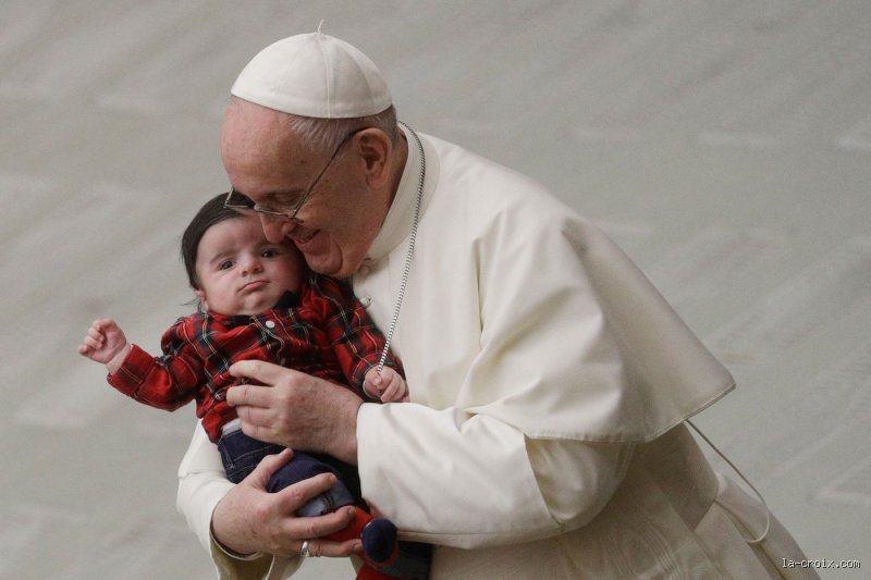 Le Pape François a-t-il des enfants ? Analyse historique et théologique sur la vie privée du souverain pontife