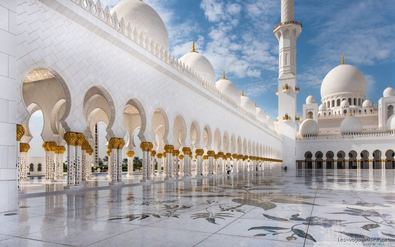 Où se trouve la plus belle mosquée au monde ? Le grand dilemme entre patrimoine millénaire et prouesses architecturales modernes