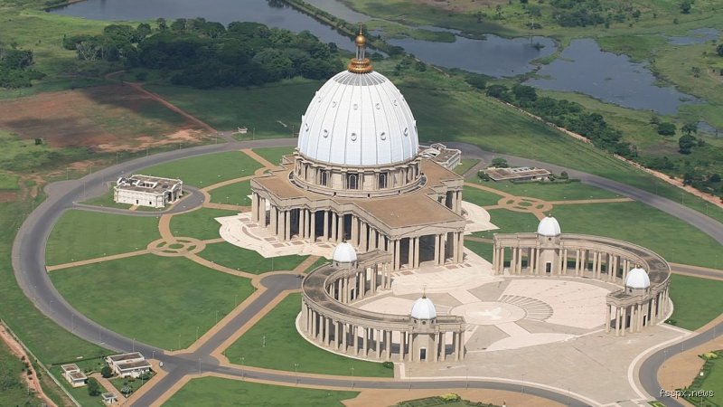 Quelle est la plus grande Église catholique du monde et pourquoi le titre de championne fait tant polémique ?