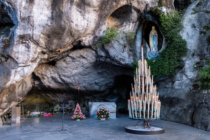 Quel est le dernier miracle reconnu par l'église ? Enquête sur la guérison de Sœur Bernadette Moriau à Lourdes