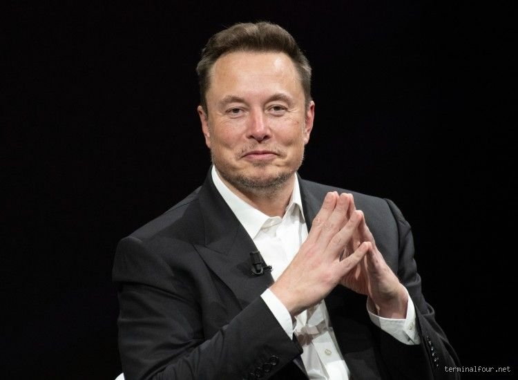Quelle est la religion d'Elon Musk ? Entre athéisme technique, simulationnisme et une touche de spiritualité martienne