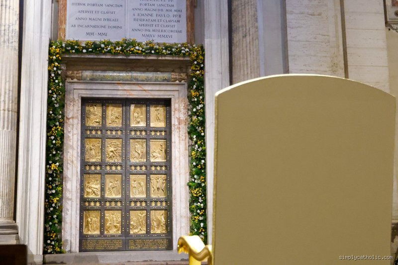 Pourquoi la Porte Sainte est-elle si spéciale et comment expliquer ce magnétisme qui dépasse le simple cadre religieux ?