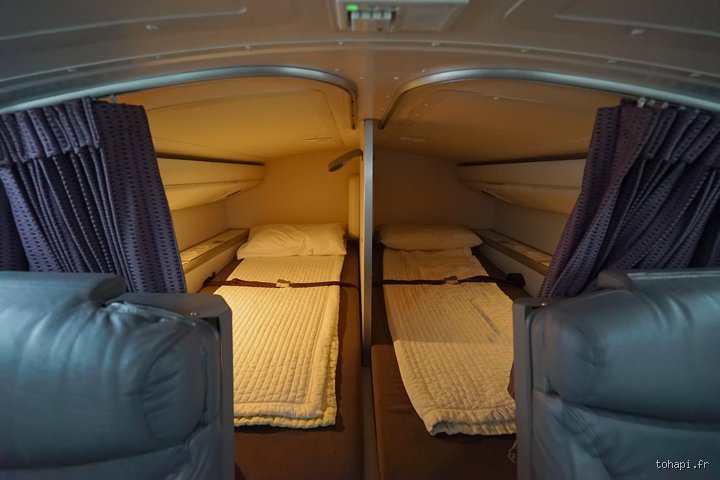 Comment les hôtesses de l'air gèrent-elles leur sommeil ? Enquête dans les coulisses du jet-lag