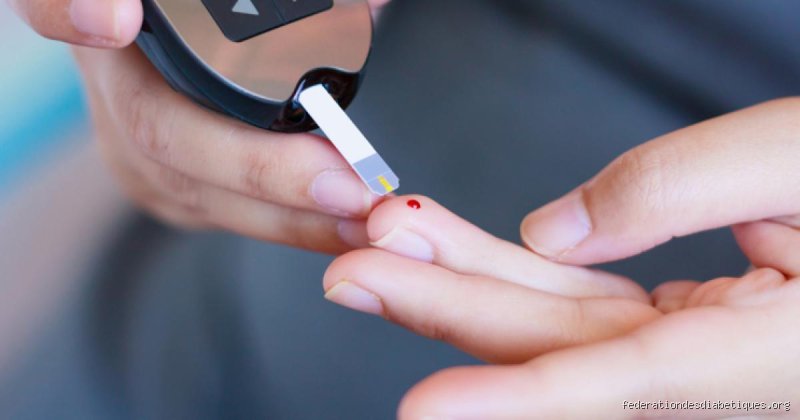 En quoi consiste la technique des deux doigts pour le diabète : comprendre cette méthode de mesure de la glycémie capillaire