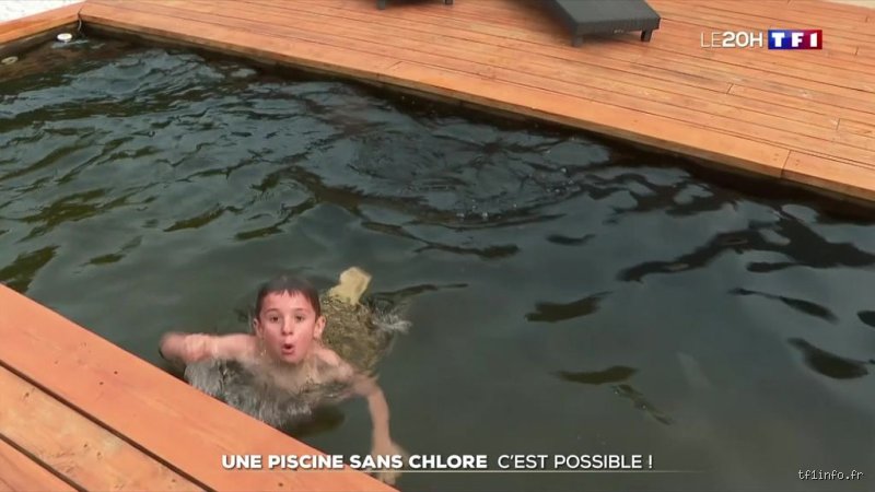 Se baigner dans une piscine sans chlore : entre promesse de pureté et risques sanitaires réels, ce qu'il faut savoir avant de plonger