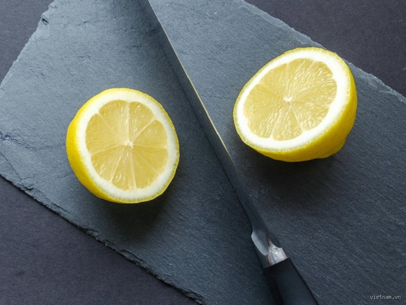 L'eau citronnée fait-elle baisser la tension artérielle ? Ce que dit vraiment la science au-delà du mythe matinal