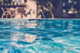 La baignade dans une piscine chlorée est-elle mauvaise pour la thyroïde ? Enquête au cœur des molécules de nos bassins
