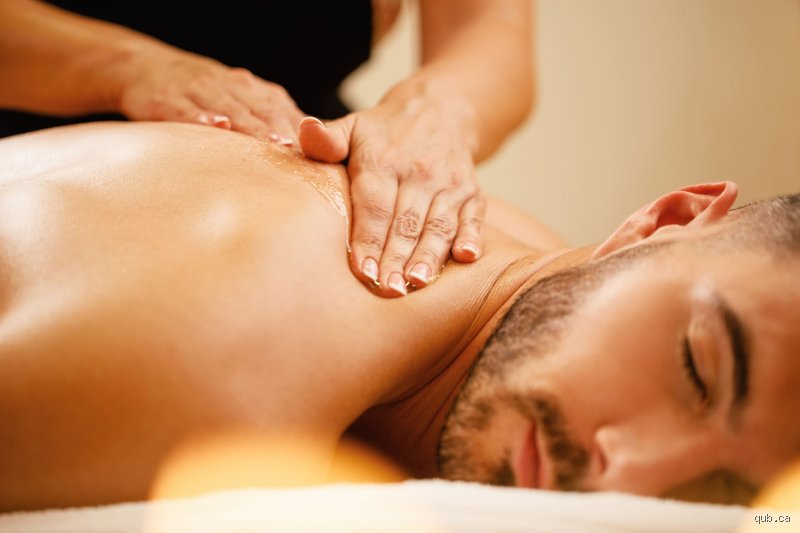 La plupart des hommes ont-ils une érection pendant les massages ? Ce que disent vraiment les praticiens et la science