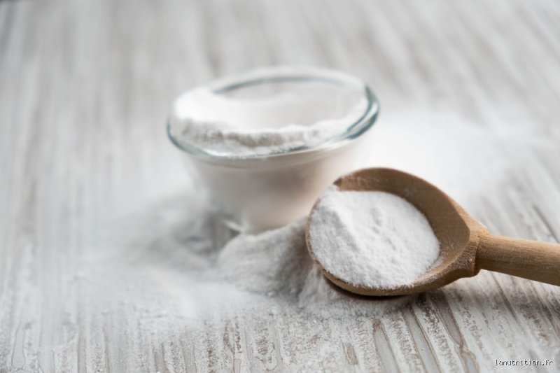 Le bicarbonate de soude peut-il réduire l'inflammation cutanée ? Entre remède de grand-mère et risques dermatologiques réels