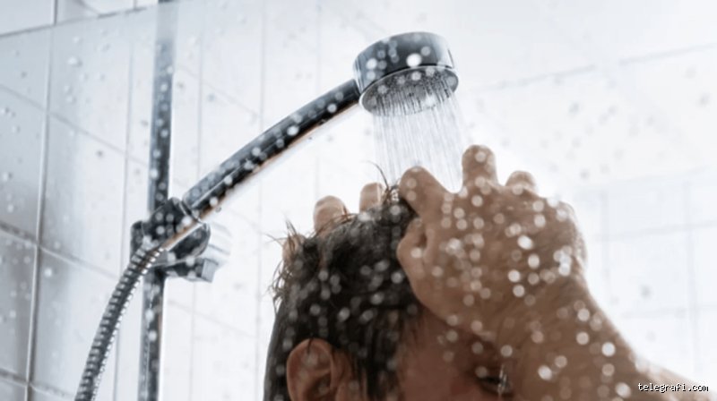 Pourquoi dit-on qu'il ne faut pas se doucher après avoir mangé ? Entre mythes de grands-mères et réalités physiologiques