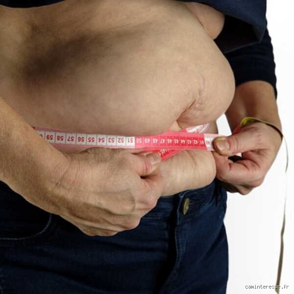 Pourquoi grossit-on du ventre en vieillissant ? Comprendre enfin la mécanique implacable de la graisse abdominale après 40 ans