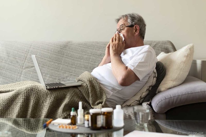 Pourquoi les personnes âgées ont-elles un système immunitaire faible et comment la science explique ce déclin biologique inéluctable ?