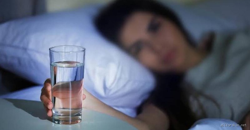 Pourquoi éviter de boire de l'eau la nuit ?